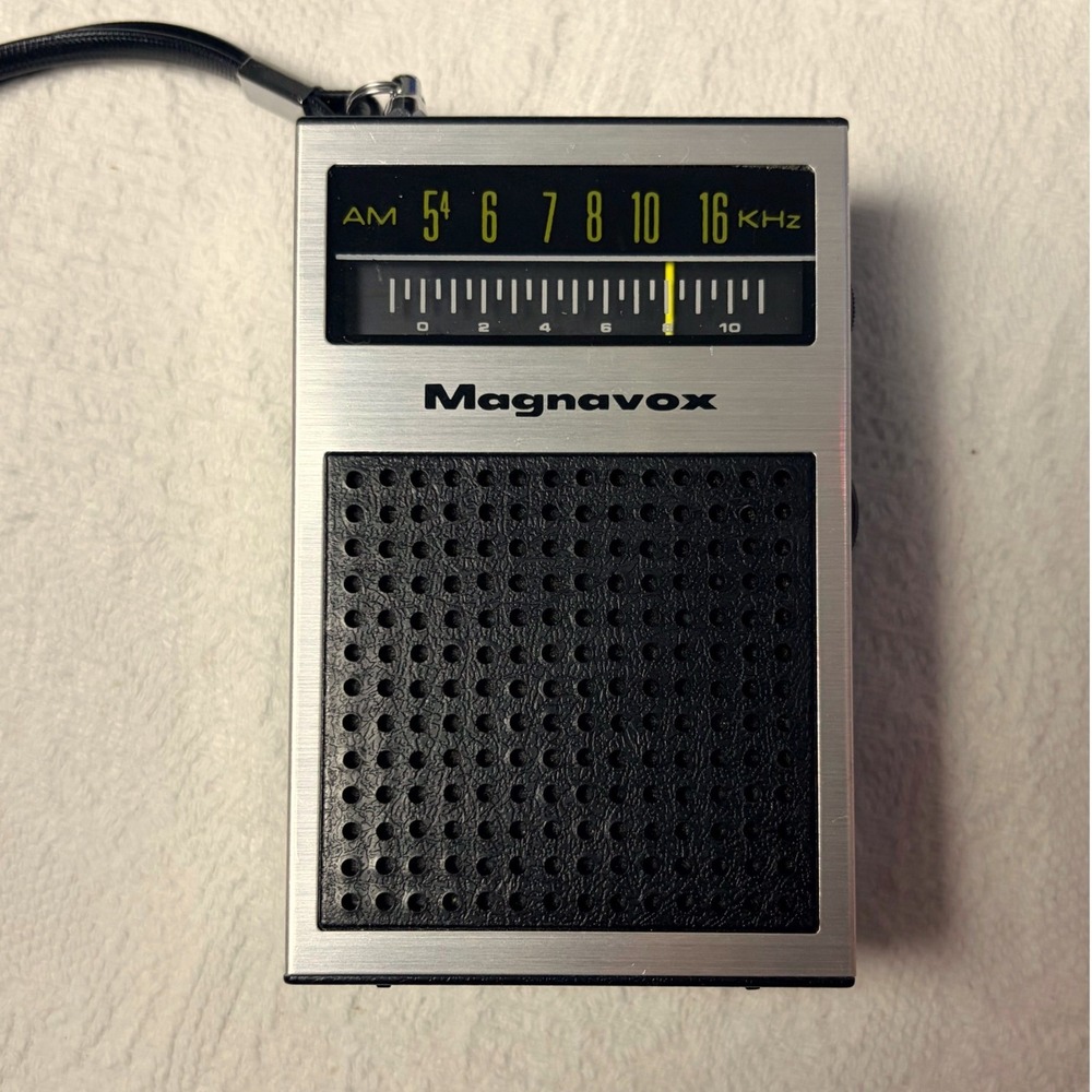 Vintage Magnavox 1R 1008 AM Transistor Portable Pocket Radio No Sound